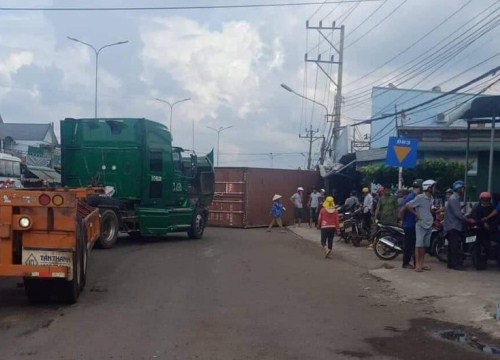 Tin tiếp vụ thùng xe container rơi đè chết người tại Bình Phước