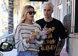 Justin Bieber nhuộm tóc bạch kim, đi giày Crocs màu mè xuống phố