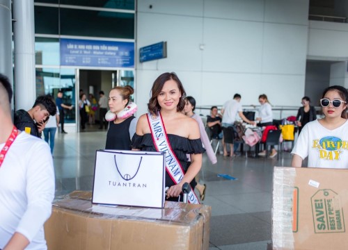 Mrs. Vietnam World 2019 Bùi Uyên Vi mang "đặc sản" Việt Nam tặng cho bạn bè Quốc tế.