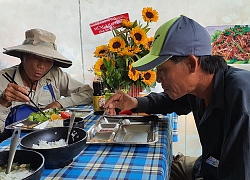 Cơm chay 0 đồng cho người nghèo khai trương, lên mạng mời gọi vì sợ ế