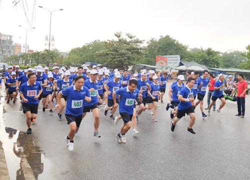 Khởi động giải chạy mang Tết ấm cho người nghèo