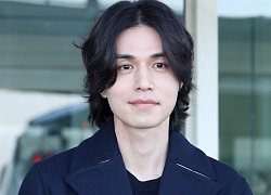 &#8220;Thần chết&#8221; Lee Dong Wook lột xác với mái tóc dài &#8220;bà thím&#8221; đầy ma mị, khí chất như hoàng tử tại sân bay