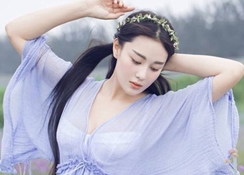 Nổi tiếng với vòng 1 sexy, người đẹp này từng lộ ảnh giường chiếu, dính tin đồn "gái bao"