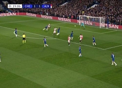 'Rào phòng ngự' 9 người của Chelsea bị xé toang bởi 1 pha tạt bóng