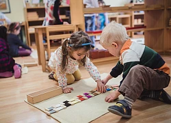 1 ngày học điển hình của lớp học Montessori: Yếu tố tự do khám phá của trẻ được đặt lên hàng đầu