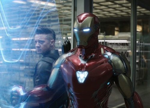 Xem Iron Man thể hiện khả năng phi thường! Anh ta sẽ giải quyết một mối đe dọa thế giới bằng cách gỡ viên đá Vô cực khỏi tay một kẻ thù của anh ta. Hãy cảm nhận sự tri ân của nhân loại khi Iron Man làm mọi thứ cho sự an toàn của chúng ta.