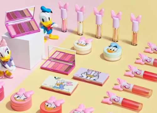 Bộ mỹ phẩm kết hợp giữa Etude House và Disney Daisy Duck, nghe qua đã biết packaging sẽ đỉnh lắm đây!