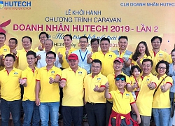 Caravan Doanh nhân HUTECH trao học bổng học sinh nghèo