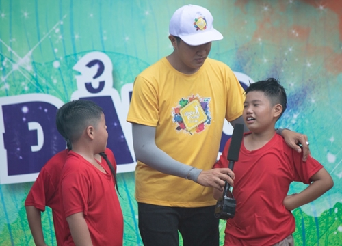 Cậu bé bật khóc trong game show Nhóc Cưng Siêu Đẳng và những câu hỏi "đắng lòng" dành cho người lớn