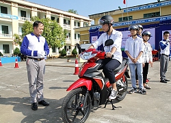 Học sinh miền núi hào hứng với buổi tập huấn kĩ năng lái xe an toàn