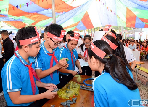 Học trò STEM: "Thiết kế hệ thống tưới rau thông minh bán tự động"