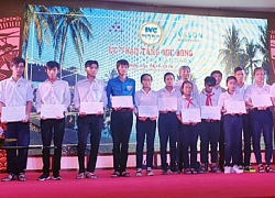 Khánh Hòa: Trao học bổng cho học sinh vượt khó, học giỏi