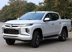 Mitsubishi Triton bản cao cấp 865 triệu, đấu Ranger Wildtrak