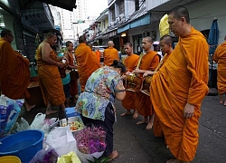 Nhà sư Thái Lan ăn uống nghiêm ngặt nhưng vẫn béo phì