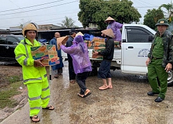 Mưa lũ khiến hàng trăm nhà dân ngập nặng, học sinh nhiều nơi nghỉ học