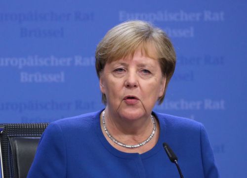 Ngầm nhắc đến Nga, Thủ tướng Merkel kêu gọi châu Âu phát triển vũ khí mới