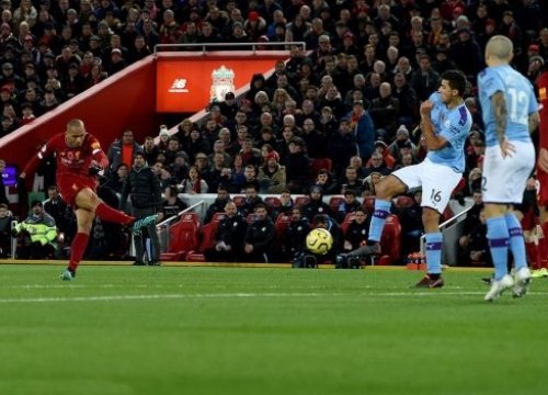 Tạt bóng 'thượng đẳng', Liverpool nhấn chìm Man City tại Anfield