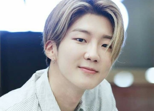 Vừa xác nhận tổ chức concert tại Việt Nam, Seunghoon (WINNER) bị bắt gặp "đi phượt" Đà Nẵng bằng xe máy