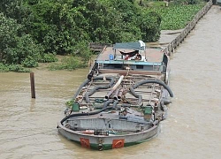 Cảnh sát Bộ Công an mật phục bắt quả tang 14 tàu trộm cát trong đêm