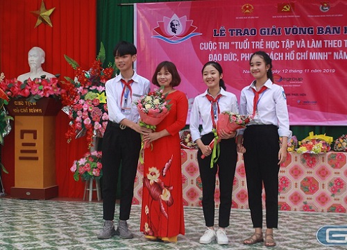 Cô trò trường Trung học cơ sở Hải Phương đạt giải cuộc thi Học và làm theo Bác