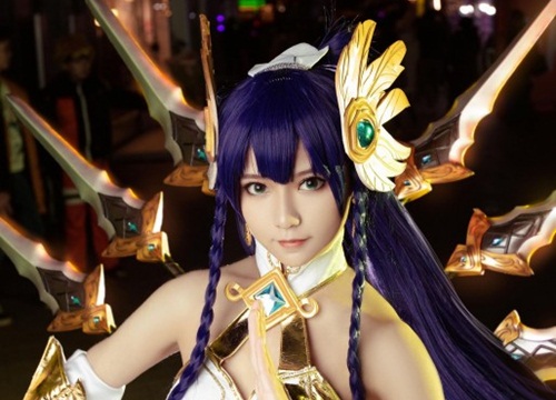 Cosplay siêu lung linh của Irelia Thánh Kiếm