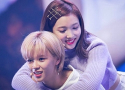 Đọc thư tay của Jeongyeon gửi cho chính mình cách đây 1 năm, fan liên tục hào hứng 'đẩy thuyền' 2YEON