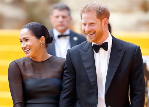 Ghi sổ 3 bí kíp mặc đồ đen toàn tập mà không gây nhàm chán của Meghan Markle