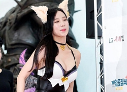 Liên Minh Huyền Thoại: Mỹ nhân Kpop cosplay Ahri nhưng chỉ có 1 đuôi bị ném đá tơi tả