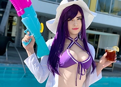 LMHT: Sneaky lại đốt mắt khán giả, khoe thân 'nuột nà' trong bộ bikini với cosplay... Caitlyn Tiệc Bể Bơi