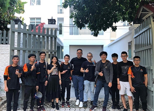 LMHT: "Team Flash không sai, anh chủ của SGD vừa nợ, quỵt lương vừa cào mặt ăn vạ"?