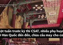 Phụ huynh Hàn Quốc lên chùa cầu may trước ngày con thi đại học