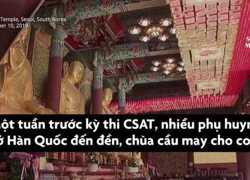 Phụ huynh Hàn Quốc lên chùa cầu may trước ngày con thi đại học