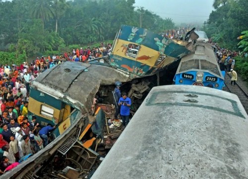 Tàu hỏa đâm nhau tại Bangladesh, ít nhất 16 người chết