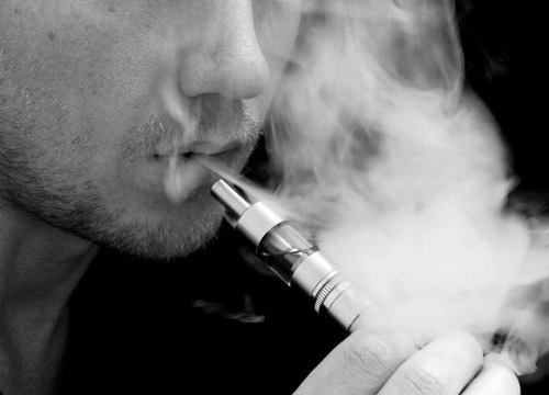 Thanh niên 19 tuổi suýt chết vì hút vape