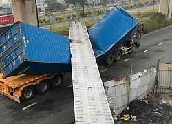 TP.HCM: Xe container kéo sập dầm bê tông cầu bộ hành gần KDL Suối Tiên