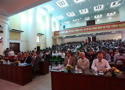 Trường Đại Học Kinh Doanh và Công Nghệ Hà Nội : Phát huy truyền thống" Rèn đức luyện tài , miệt mài học tập"