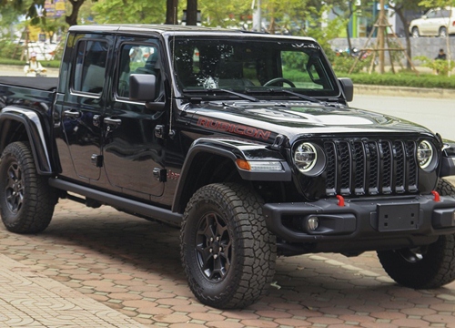 Bán tải hạng nặng Jeep Gladiator hàng hiếm đã có mặt tại Việt Nam