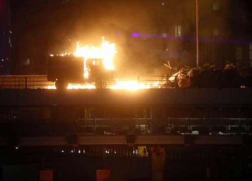 Biểu tình Hong Kong: Cảnh sát nổ súng, dùng 'vũ khí' âm thanh