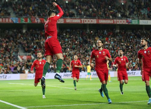 Bồ Đào Nha 6-0 Lithuania: Cris Ronaldo lại 'lên đồng'