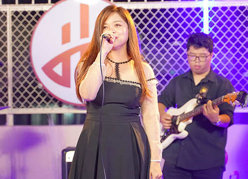 Giọng ca khủng Phù Vạn Nam Hương live đỉnh với loạt hit cover nổi tiếng