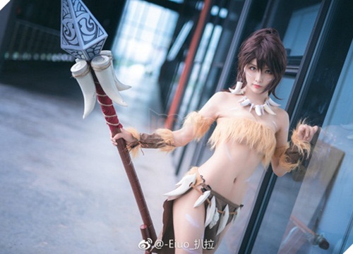 Nóng mặt với phiên bản Cosplay Nidalee "trắng hồng ngất ngây" siêu gợi cảm