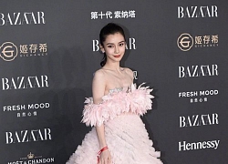 Thảm đỏ 'Đêm hội từ thiện Bazaar 2019': Angelababy gầy trơ xương; Triệu Lệ Dĩnh nhợt nhạt bên cạnh dàn mỹ nhân lộng lẫy