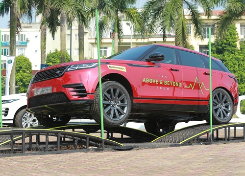 Thử khả năng lội nước và off-road của Land Rover
