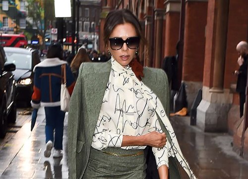 Victoria Beckham diện váy xẻ thanh lịch