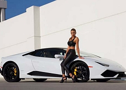 Chân dài nóng bỏng khoe dáng bên siêu xe Lamborghini Huracan