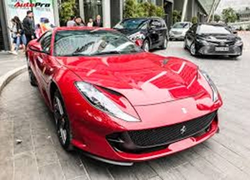 Ferrari 812 Superfast lần đầu được đại gia Hà Nội đưa xuống phố