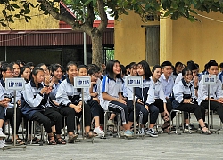 Học sinh trường THPT Tân Dân háo hức nghe tuyên truyền an toàn giao thông