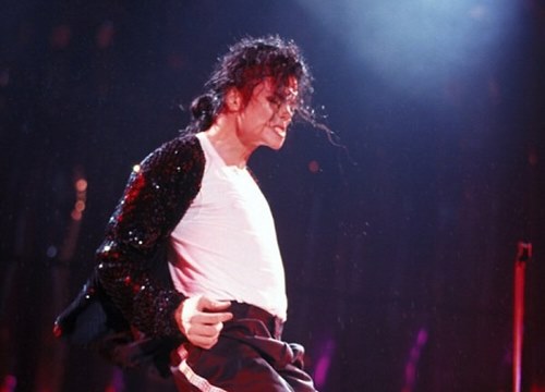 Không ngờ đôi tất nạm pha lê của Ông hoàng nhạc Pop Michael Jackson có giá 2 triệu đô la Mỹ