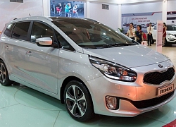 Kia Rondo giảm giá 15 triệu để cạnh tranh Mitsubishi Xpander