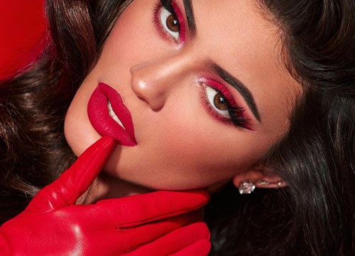 Kylie bán một nửa đế chế Kylie Cosmetics cho "ông lớn" làng mỹ phẩm, về cùng nhà với thương hiệu Bourjois